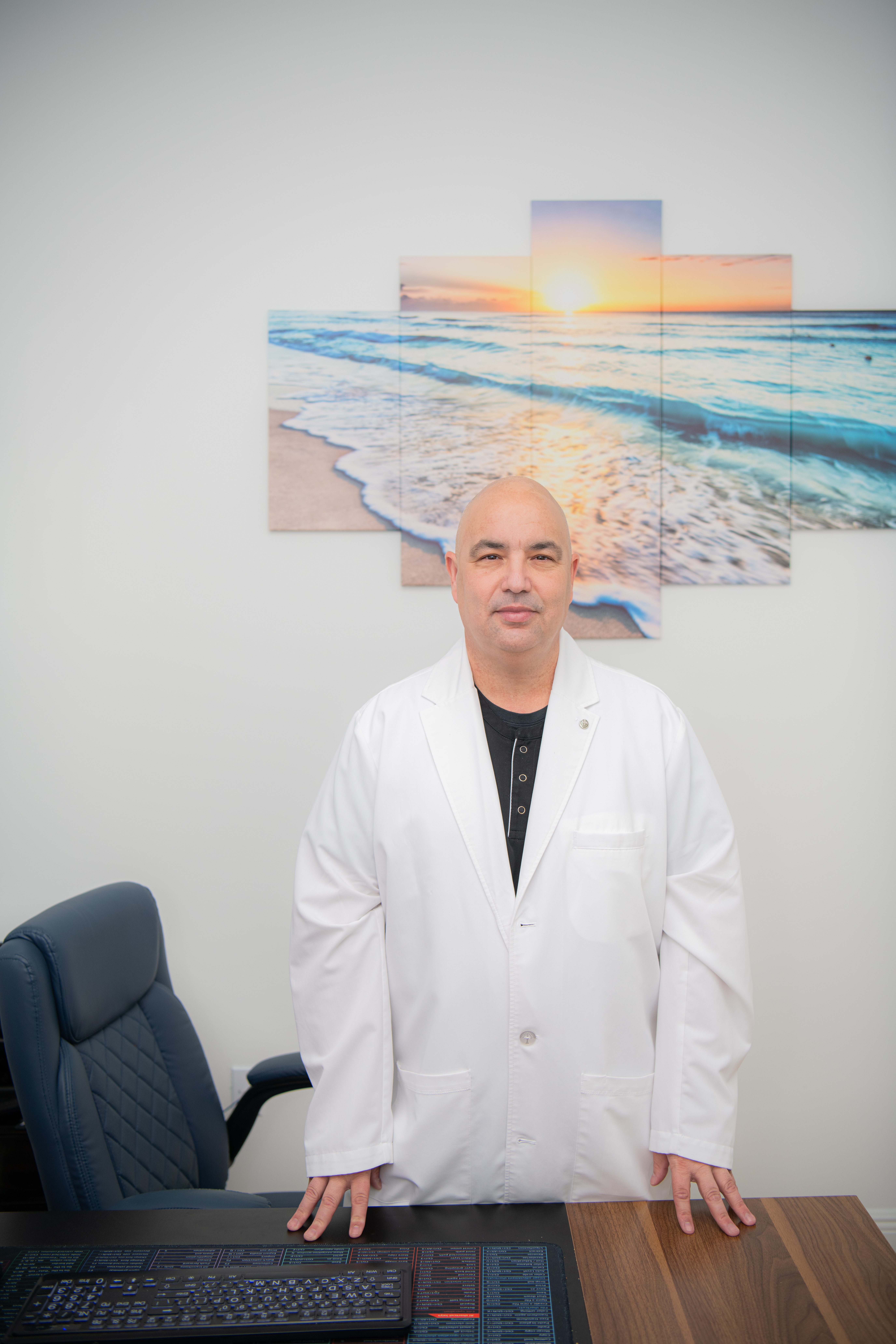 Meet our Clinical Director Ernesto Guevara PMHNP